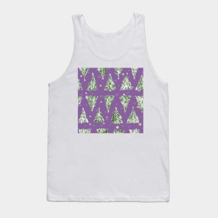 Holiday christmas tree over purple orchid background with yellow stars Tank Top